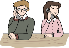 Ein Mann und eine Frau telefonieren miteinander.